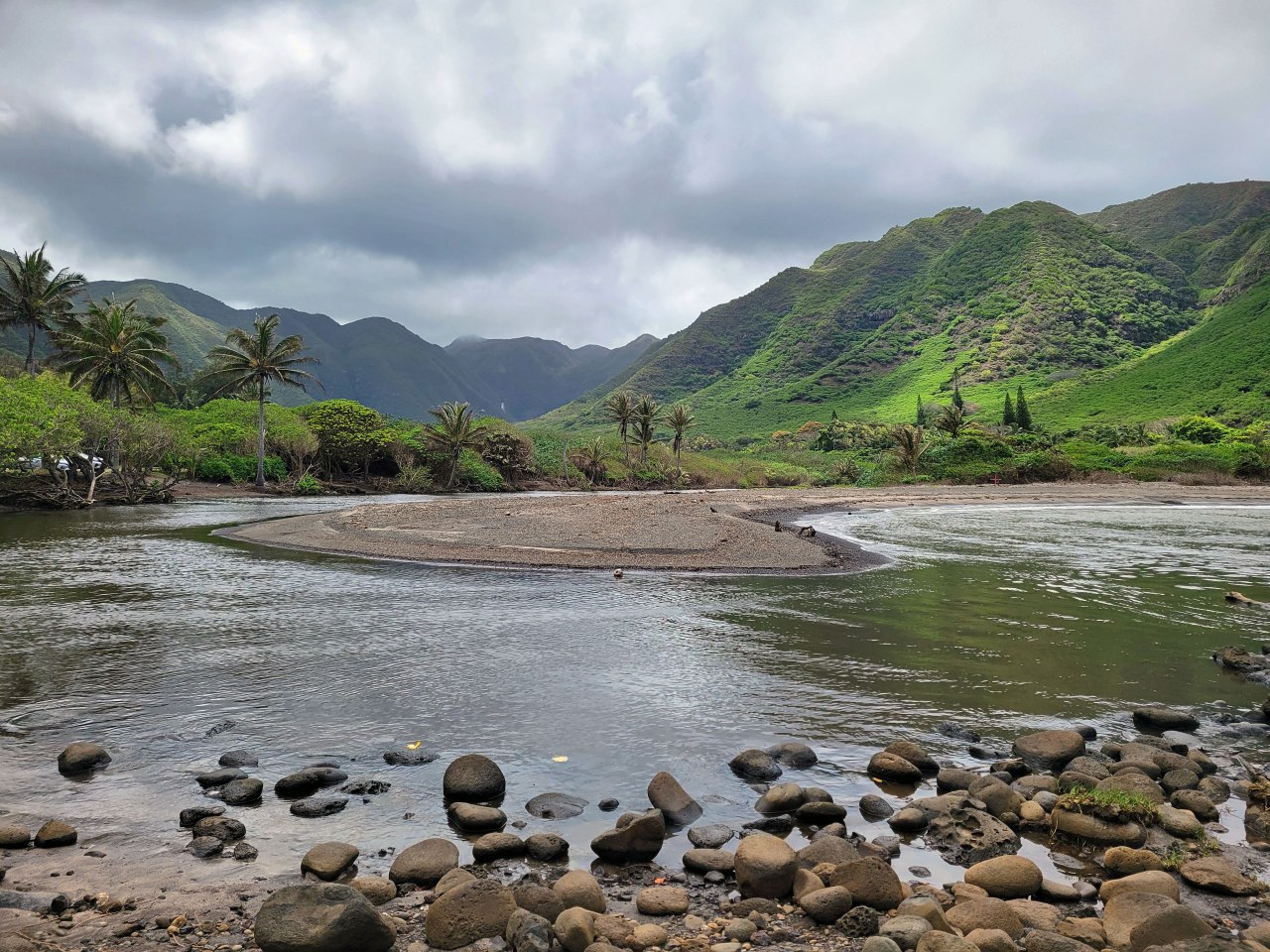 Moloka’i: 7.5 Miles & A World Apart from Maui&nbsp;Island